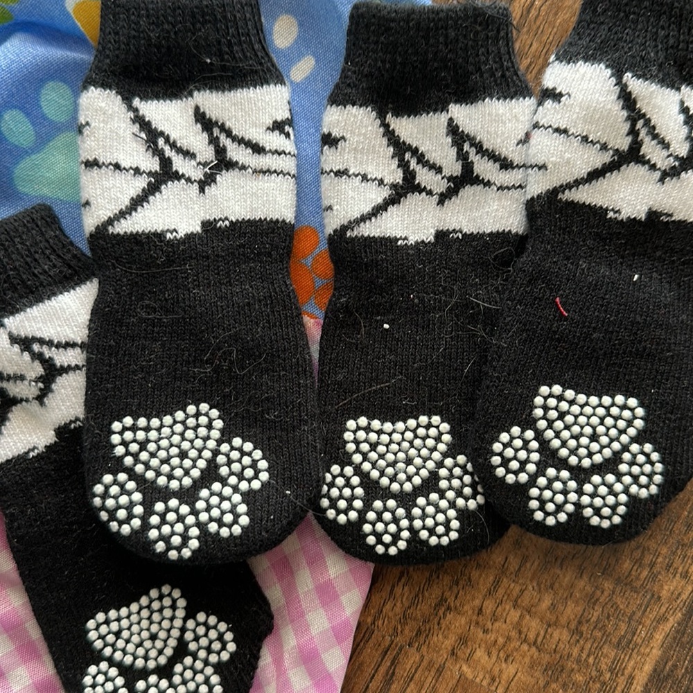 4 Non-Skid Dog Socks. NWOT